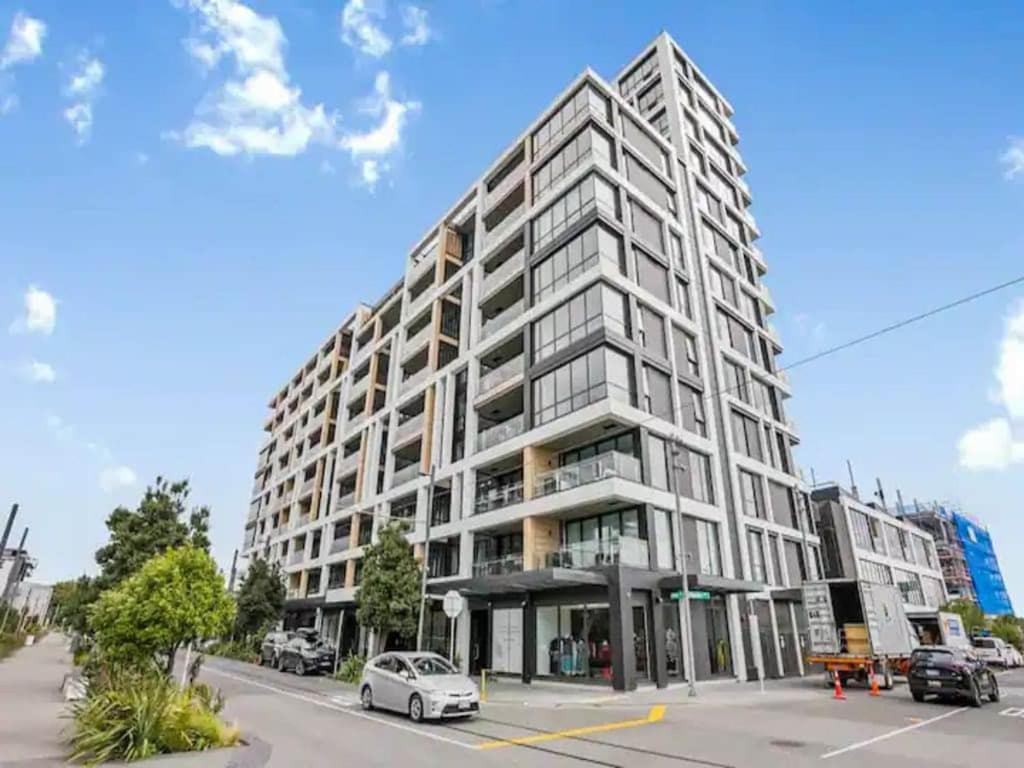 Sleek Modern Studio With Balcony Auckland Exterior photo