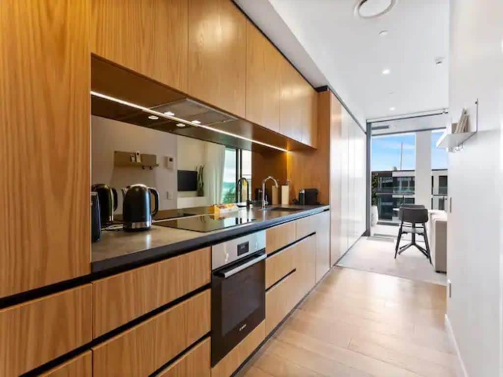 Sleek Modern Studio With Balcony Auckland Exterior photo